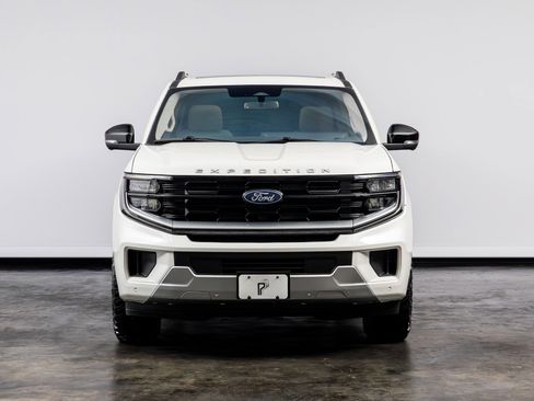 Used 2025 Ford Expedition Platinum w/ Driver's Package AWD/4WD image 2