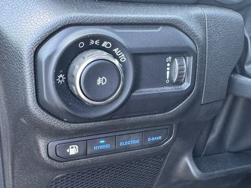 Used 2023 Jeep Wrangler Unlimited Sahara w/ Cold Weather Group AWD/4WD image 33