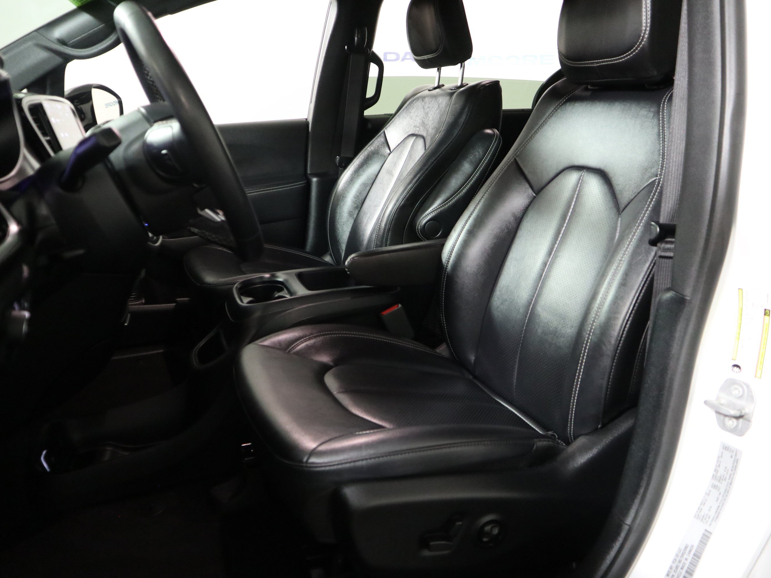 Used 2025 Chrysler Pacifica Select FWD image 23