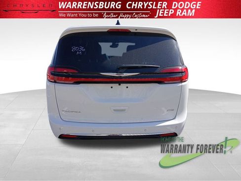 New 2026 Chrysler Pacifica Select image 3