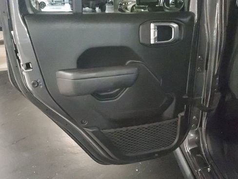 Used 2025 Jeep Gladiator Sport image 15