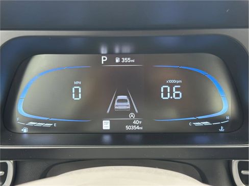 Used 2024 Hyundai Elantra SE image 19