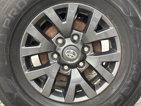 Used 2022 Toyota Tacoma SR5 AWD/4WD image 31