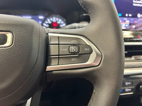 Used 2023 Jeep Compass Latitude AWD/4WD image 11