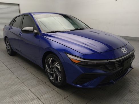 Used 2025 Hyundai Elantra Sport FWD image 13