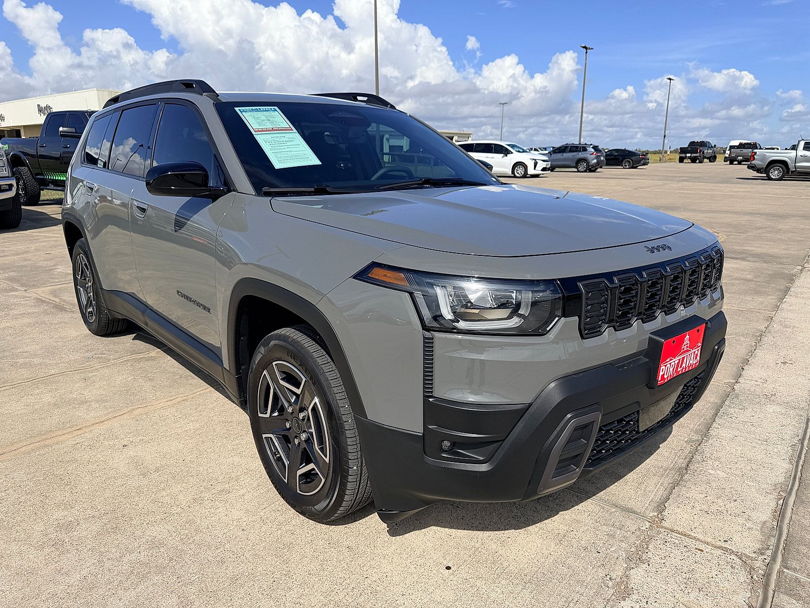 Used 2026 Jeep Cherokee Laredo AWD/4WD image 9