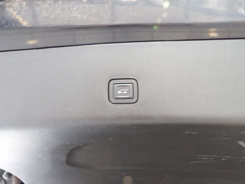 Used 2018 Chevrolet Traverse Premier AWD/4WD image 22