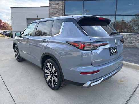 New 2026 Mitsubishi Outlander SE image 3