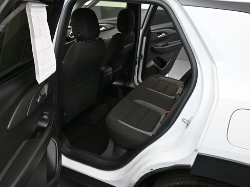 Used 2021 Chevrolet TrailBlazer LT w/ LPO, Blackout Package image 10