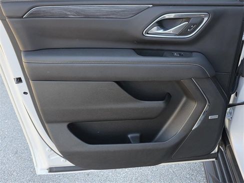 Used 2023 GMC Yukon XL SLT image 35