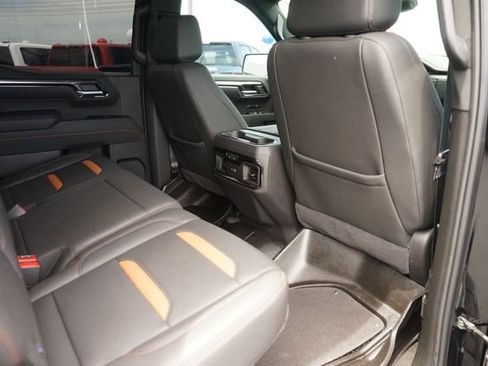 Used 2025 GMC Sierra 1500 AT4 w/ AT4 Premium Package AWD/4WD image 15