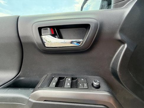 Certified 2017 Toyota Tacoma TRD Sport w/ Premium & Technology Package AWD/4WD image 19