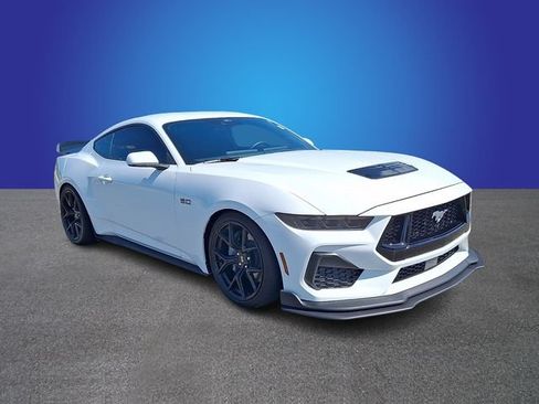 Used 2025 Ford Mustang GT RWD image 3