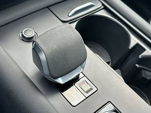 Certified 2024 Land Rover Discovery Metropolitan Edition image 20