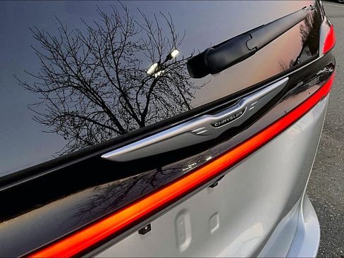 Used 2024 Chrysler Pacifica Touring-L image 22