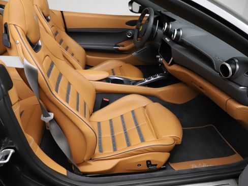 Certified 2020 Ferrari Portofino RWD image 25