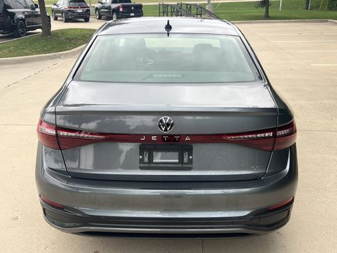 Used 2025 Volkswagen Jetta SE w/ Sunroof Package FWD image 9