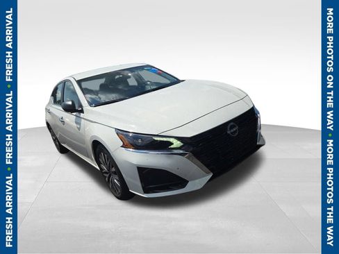 Used 2025 Nissan Altima 2.5 SV FWD image 1