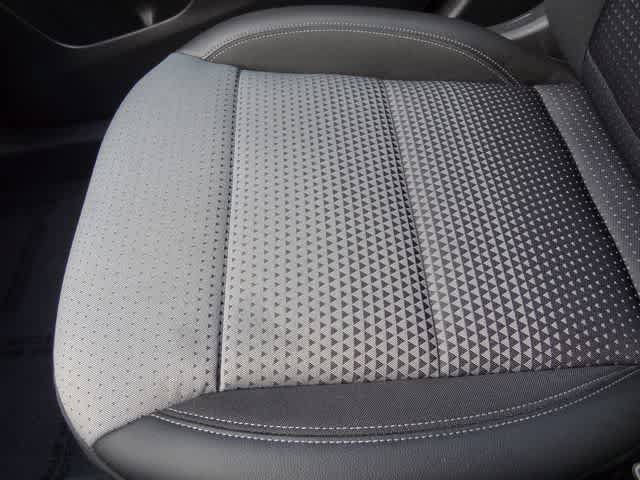Used 2025 Chevrolet Trax LT FWD image 29