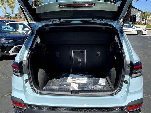 New 2026 Volkswagen Taos SE image 25