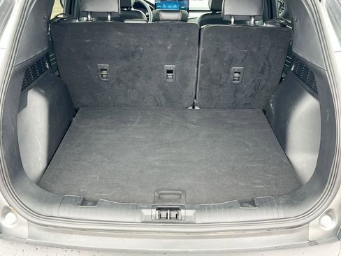 Used 2025 Ford Escape SE w/ Class II Trailer Tow Package FWD image 33