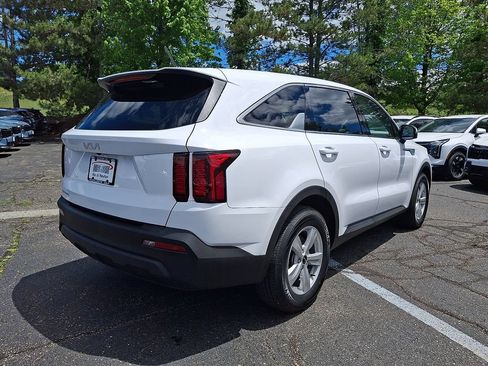 Certified 2023 Kia Sorento LX FWD image 16