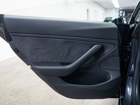 Used 2019 Tesla Model 3 Long Range image 18