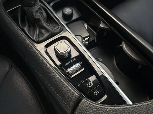 Used 2018 Volvo S90 T5 Momentum w/ Convenience Package image 28