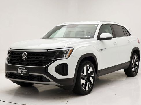 Used 2025 Volkswagen Atlas Cross Sport SE image 5