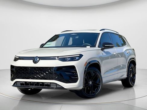 New 2026 Volkswagen Tiguan SE R-Line FWD image 1