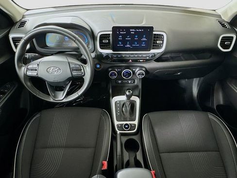 Used 2025 Hyundai Venue Limited image 23