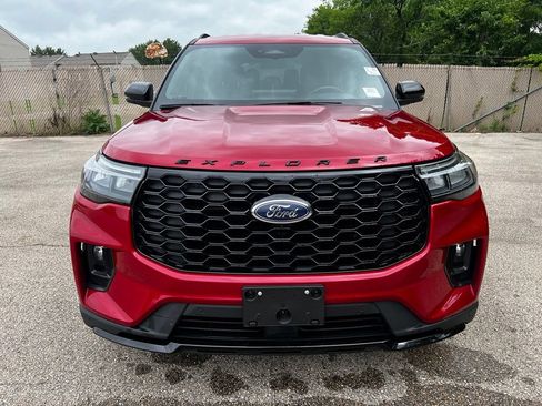 Used 2025 Ford Explorer ST-Line w/ ST-Line Street Pack AWD/4WD image 8