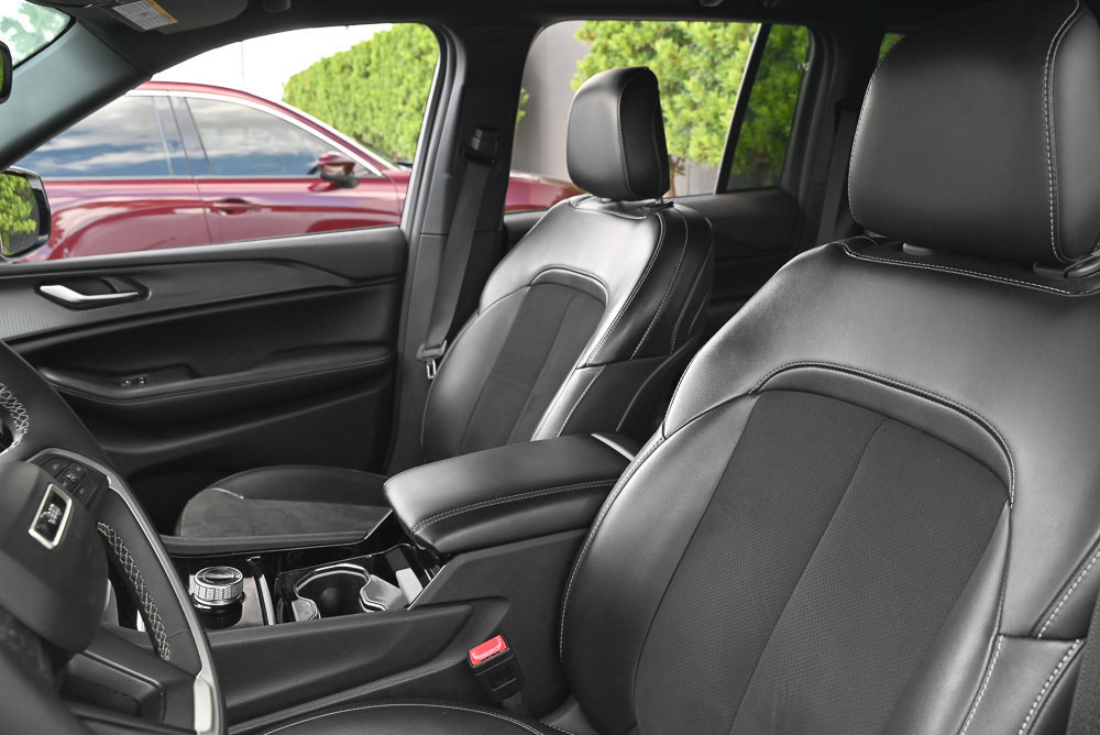 Used 2023 Jeep Grand Cherokee Altitude RWD image 6