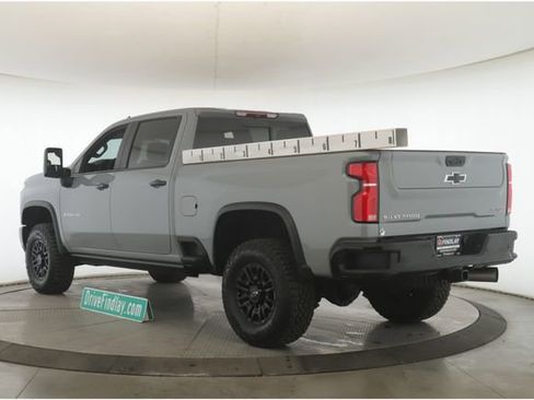 Used 2025 Chevrolet Silverado 2500 ZR2 image 8