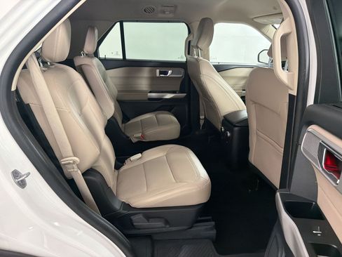 Used 2022 Ford Explorer Limited w/ Equipment Group 301A AWD/4WD image 30