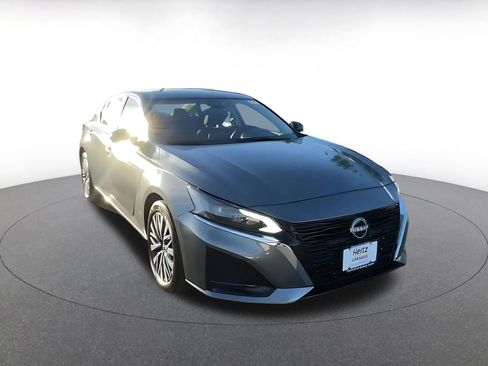 Used 2025 Nissan Altima 2.5 SV image 3