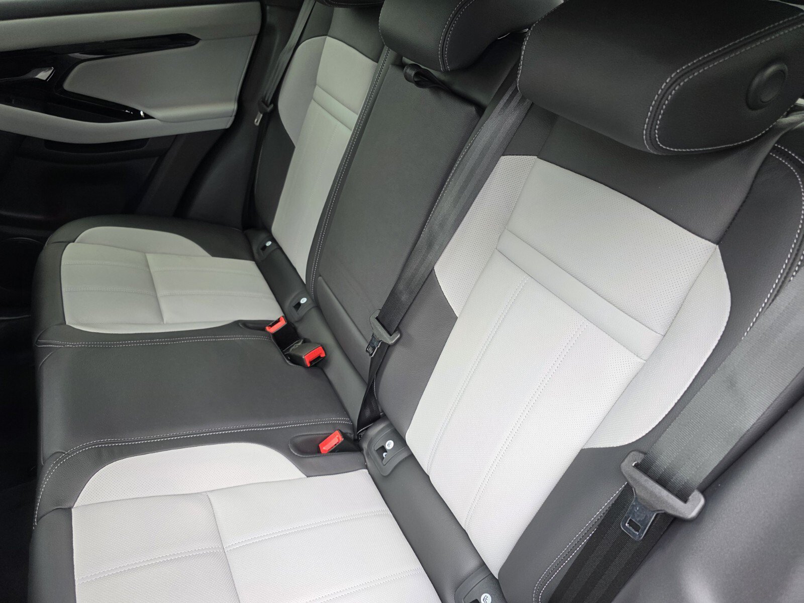 Used 2026 Land Rover Range Rover Evoque Hoxton AWD/4WD image 14