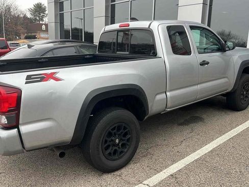 Used 2022 Toyota Tacoma SR image 4