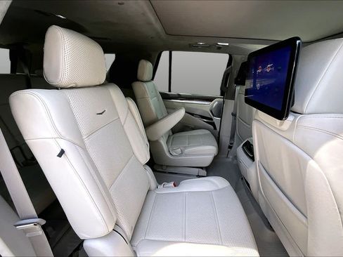 Used 2025 Cadillac Escalade Sport Platinum w/ LPO, Floor Liner Package AWD/4WD image 20