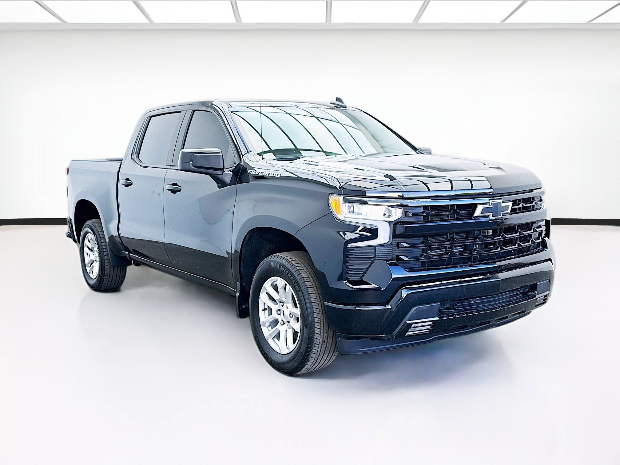 Used 2024 Chevrolet Silverado 1500 RST AWD/4WD image 3