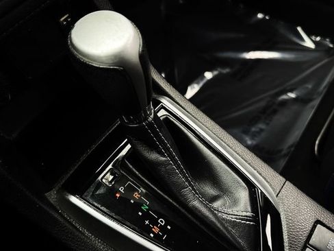 Used 2019 Toyota Corolla SE image 25