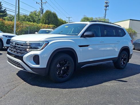 New 2026 Volkswagen Atlas Peak Edition image 2