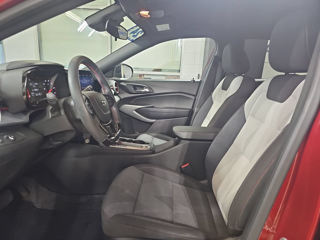 Certified 2024 Chevrolet Trax RS FWD image 18