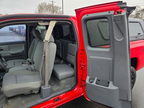 Used 2006 Dodge Dakota ST image 16