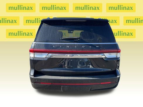Used 2022 Lincoln Navigator Reserve image 9