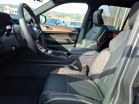 New 2025 Jeep Grand Cherokee Summit image 7