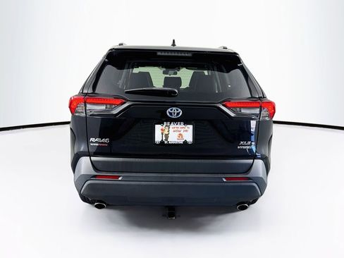 Used 2021 Toyota RAV4 XLE Premium AWD/4WD image 8