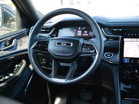 Used 2023 Jeep Grand Cherokee Overland RWD image 25