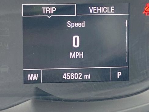 Used 2022 Chevrolet Trax LT w/ LT Convenience Package image 12