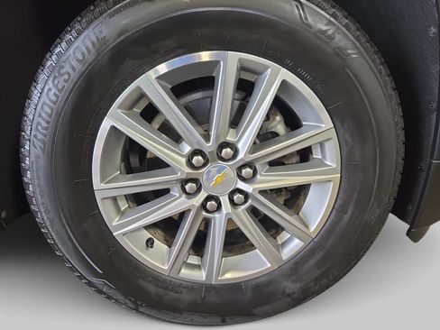 Used 2023 Chevrolet Traverse LT AWD/4WD image 39
